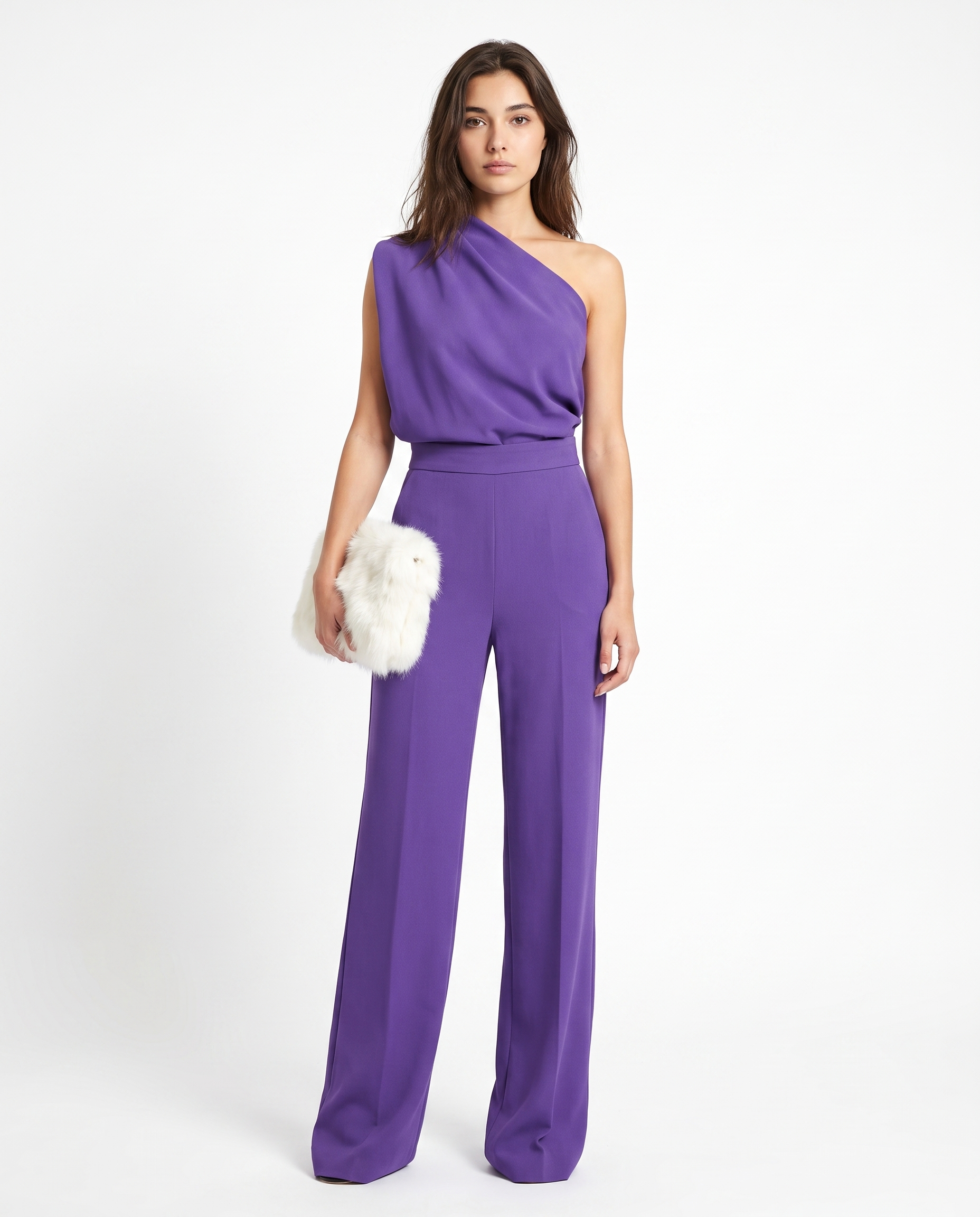 Lilla ærmeløs jumpsuit med høj hals og vide ben, markeret talje