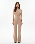 Lysebeige ærmeløs jumpsuit med knyttet bælte i taljen og lange vide ben
