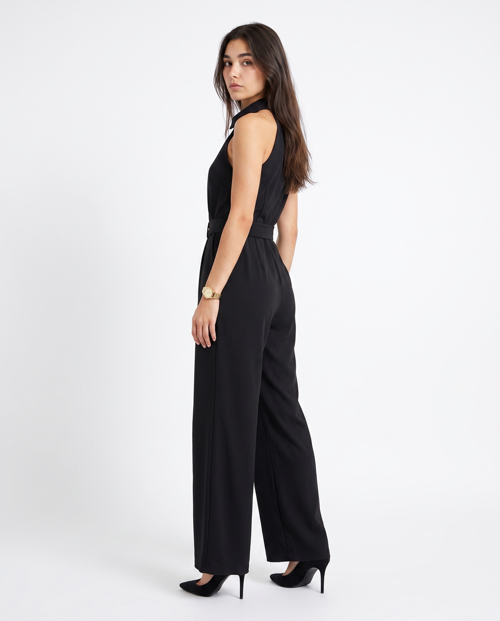 Sort ærmeløs jumpsuit med frontlukning og knyttet bælte, vide bukseben