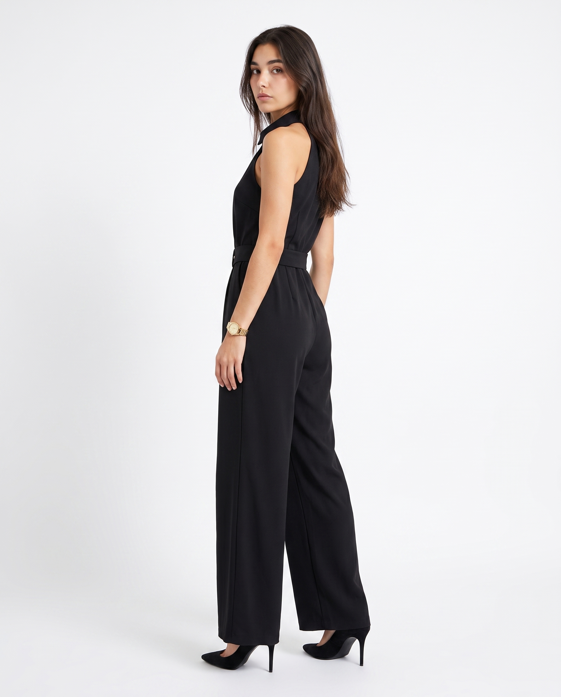 Sort ærmeløs jumpsuit med frontlukning og knyttet bælte, vide bukseben